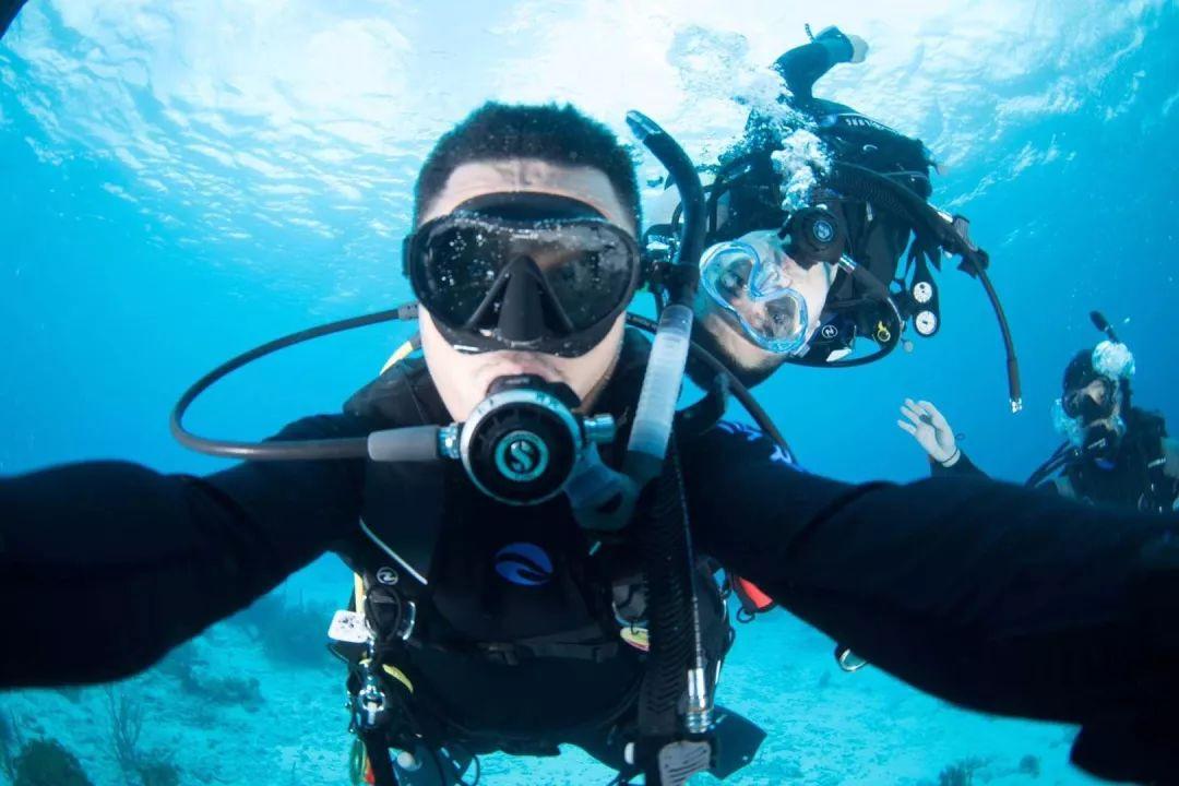 qq上买个一个字体12元,但是总说下载失败,稍后再试,一天了都没有设置成功。怎么回事?试了n次了,-专注知识共享,聚集智慧力量